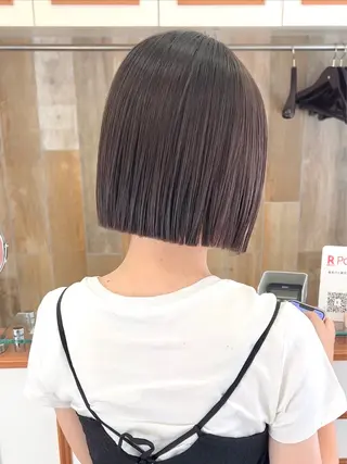 ショート カラー ぱつっとボブ/ 小野あかねのヘアスタイル