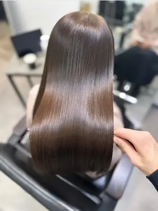 ロング ブリーチ縮毛矯正/ 複雑履歴🉑/タイチのヘアスタイル