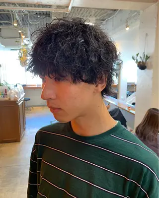 ミディアム パーマ メンズ グランジヘア 無造作ヘアHYUGAのヘアスタイル