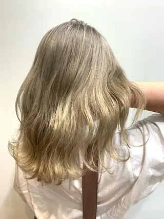 セミロング カラー 薄田 珠美のヘアスタイル
