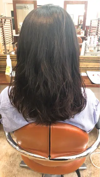 セミロング パーマ 品田 真里のヘアスタイル