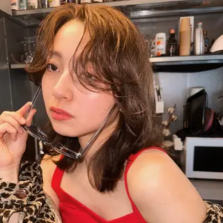 ミディアム カラー 岡野 静華のヘアスタイル