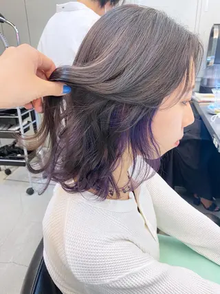 ミディアム カラー 岡野 静華のヘアスタイル