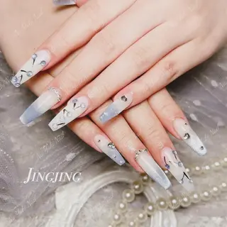 ネイル 🦋 Queenieのネイルデザイン