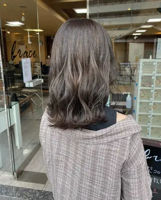 ミディアム カラー ヘアアレンジ 川上 麻梨阿のヘアスタイル