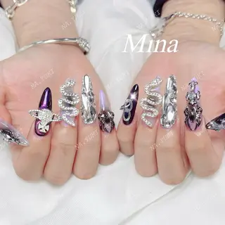 ネイル 🦋 Queenieのネイルデザイン