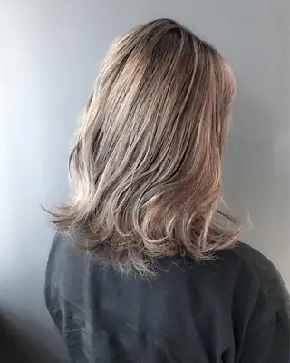 ミディアム カラー BOX mico.のヘアスタイル