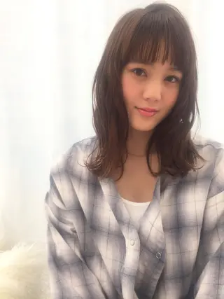 ミディアム 齋藤 咲のヘアスタイル