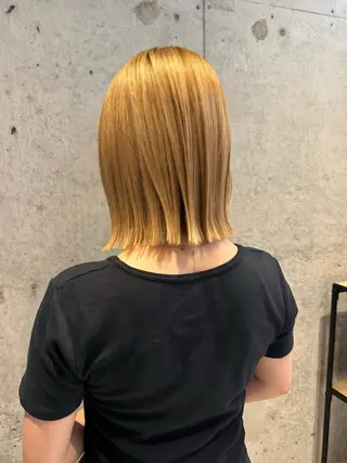 ミディアム カラー 切りっぱなしボブ レイヤー/縮毛矯正のヘアスタイル