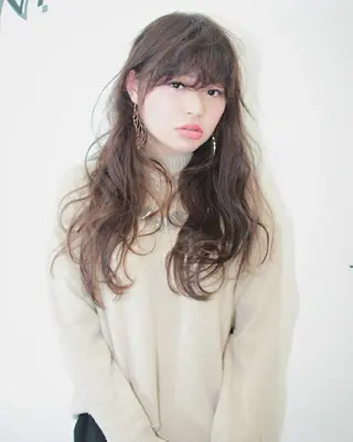 ロング カラー パーマ 岩出 俊のヘアスタイル