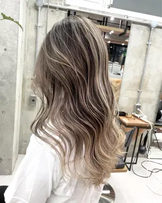 ロング カラー LUSTRE クロサワのヘアスタイル