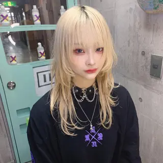 セミロング カラー ホワイト&レイヤーカ ットエクステ長畠俊輔のヘアスタイル