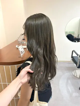 ロング カラー ハル🌸柔色/ ブリーチなし/艶髪のヘアスタイル