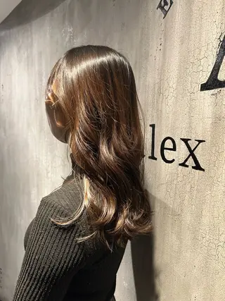 セミロング 尾形 真里のヘアスタイル