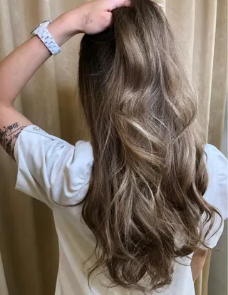 カラー SALOWIN栄 高須大貴のヘアスタイル