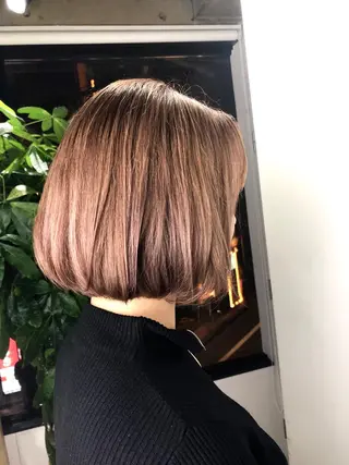 ショート カラー ヘアアレンジ 白髪ぼかしハイライト バレイヤージュヤマトのヘアスタイル