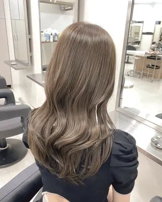 セミロング カラー ヘアアレンジ 赤み消し🫧韓国ヘア 🫧藤岡誠也のヘアスタイル