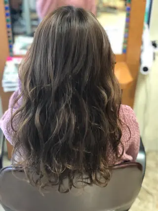 セミロング カラー 100%髪質改善特化 TRUNSのヘアスタイル