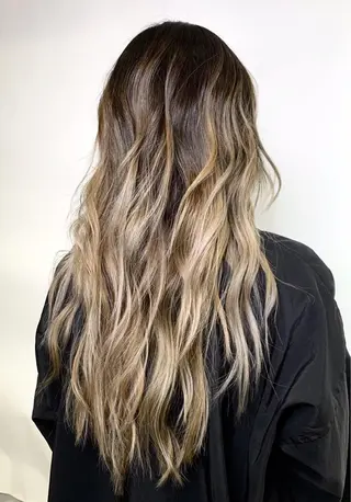 ロング WHALE hair × beautyのヘアスタイル