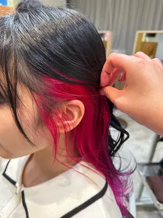 ミディアム シールエクステ/ ブリーチカラーのヘアスタイル