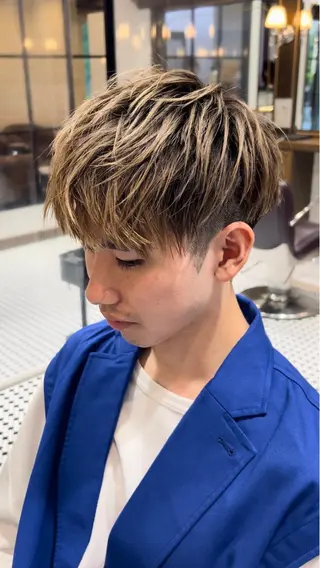 ショート カラー 有田 波人のヘアスタイル