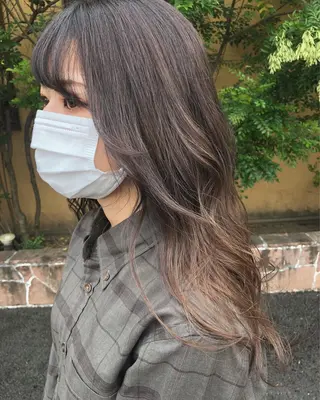 ロング カラー 川元 汐音のヘアスタイル