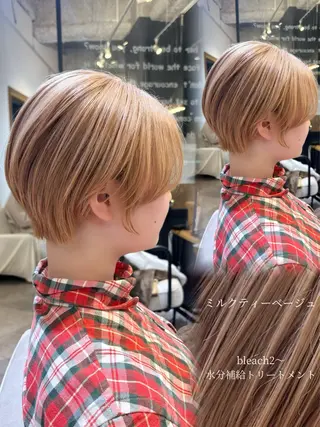 ショート カラー 肌に馴染むハイトーン /ミルクティーカラーのヘアスタイル