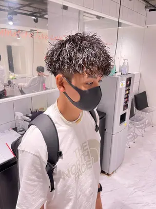 ショート カラー パーマ ヘアアレンジ メンズ アイブロウ スパイキー/フェザー /波巻き/かいとのヘアスタイル