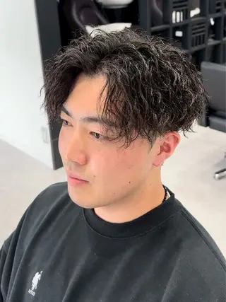 ショート パーマ メンズ ユウ🪄 パーマ指名No1のヘアスタイル