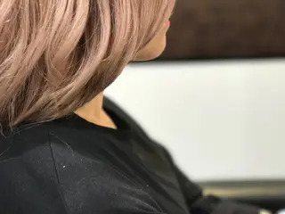 セミロング カラー TAI透明カラー 柔らかい縮毛矯正のヘアスタイル