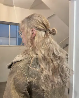 ロング カラー ヘアアレンジ 🟧オシャレ女子多数 アツシ🟧のヘアスタイル