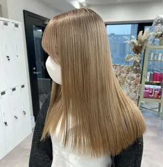 カラー 艶髪ハイトーン✨ 🩷AMI🩷のヘアスタイル