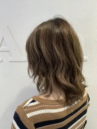 ミディアム 飯田 真澄のヘアスタイル