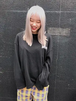 セミロング カラー VIRETTA 【ヴィレッタ】のヘアスタイル