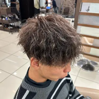 カラー パーマ メンズ メンズ特化シャドウパ ーマラウンドマッシュのヘアスタイル