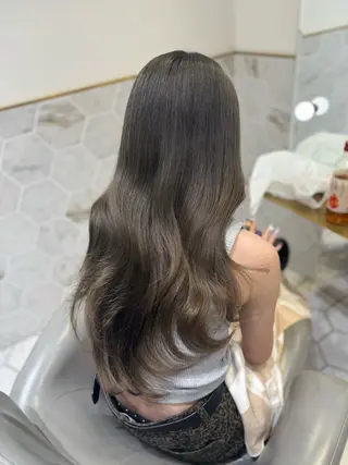 ロング カラー costes 今井芽依のヘアスタイル