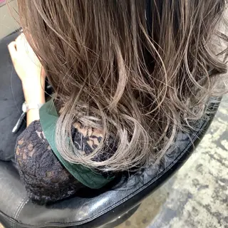 ミディアム カラー UMEDA FIGAROのヘアスタイル