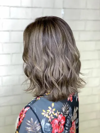 ミディアム カラー 美髪矯正/髪質改善 /透明感ある艶カラーのヘアスタイル
