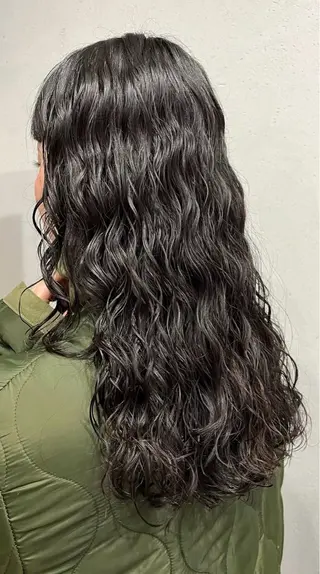 ロング パーマ LITTLE SORAのヘアスタイル