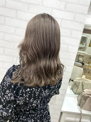 ミディアム 岩尾 凪のヘアスタイル