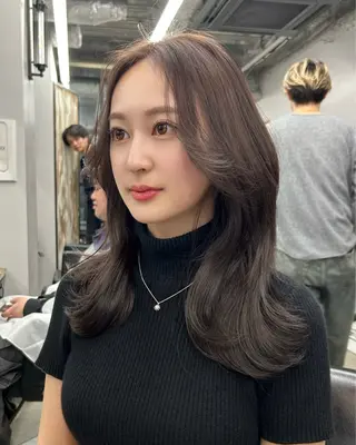 セミロング カラー レイヤーカット／韓国 🤎きのした いちかのヘアスタイル