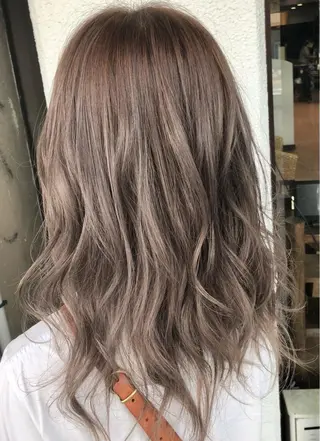 カラー ダブルスキルエクステ /羽エクステ白石宇由のヘアスタイル