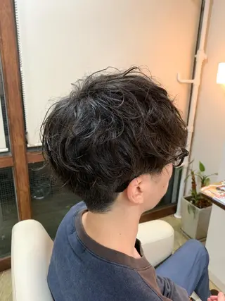 ショート カラー パーマ ヘアアレンジ メンズ 【扱いやすいパーマ】 眞鍋拓己のヘアスタイル