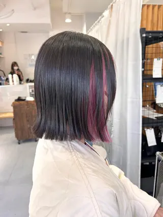 ショート カラー ぱつっとボブ/ 小野あかねのヘアスタイル