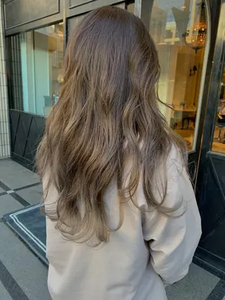 ロング カラー SAKINO. ベージュカラーのヘアスタイル