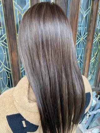 ロング カラー 山西 真琴のヘアスタイル
