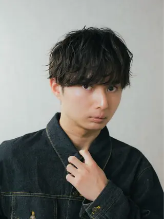 ショート カラー パーマ メンズ 【シャドウパーマ センターパート】義心のヘアスタイル