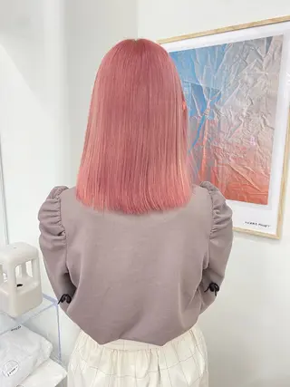 ミディアム ボブ/ハイトーン REINAのヘアスタイル