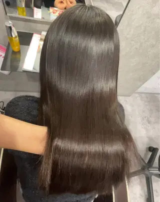 ロング 韓国風レイヤーカラー ライムのヘアスタイル