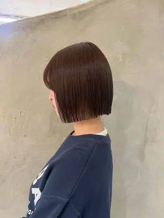 ミディアム 切りっぱなしボブ/ 艶カラー/綾莉のヘアスタイル